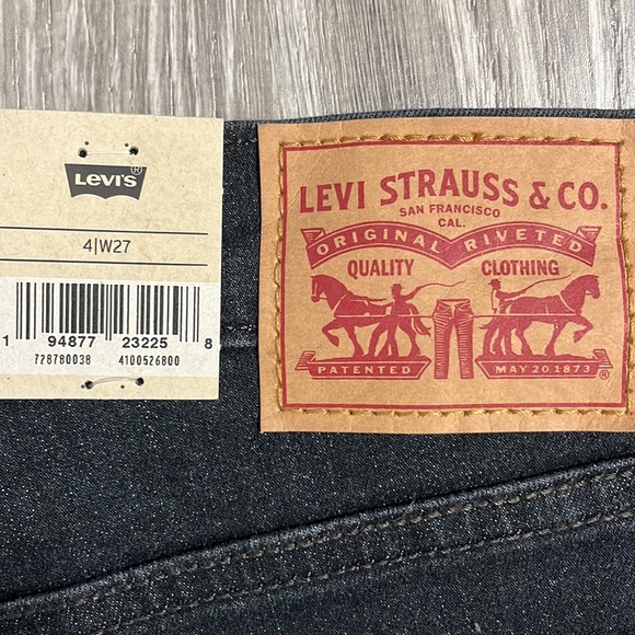 Levi’s High Rise Shorts - Picture 4 of 4